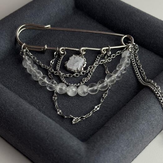 Брошь-булавка из кварца