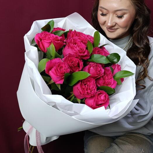 15 розовых роз