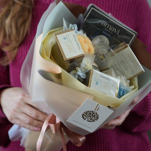 Букет из чая и сладостей «Заряд счастья»