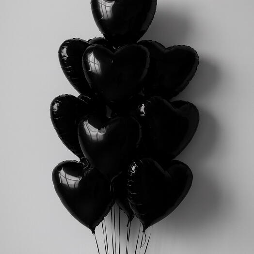 10 globos negros en forma de corazón