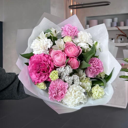 Mixed bouquet with prony-shaped rose