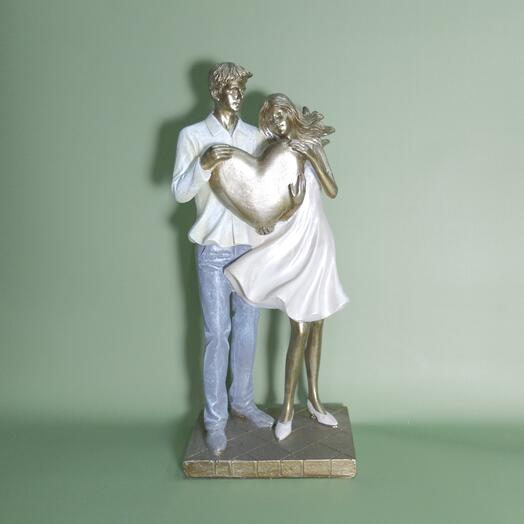 Фигурка «Влюблённая пара с сердцем»