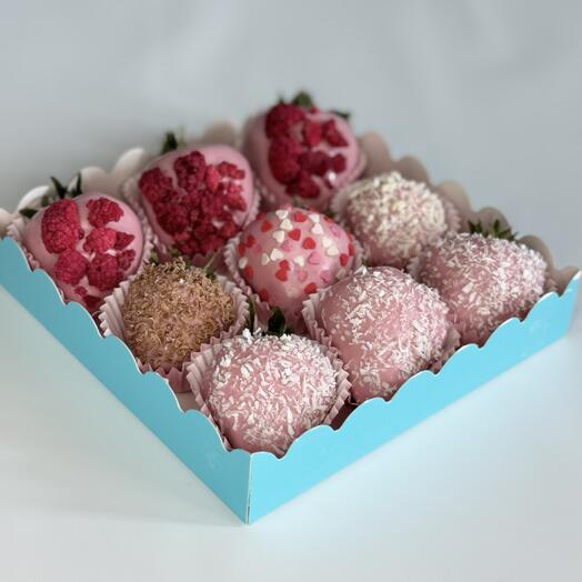 Набор клубники 9 крупных ягод в шоколаде