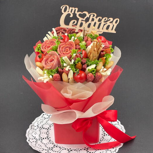 Колбасный букет для женщины съедобный женский подарок на день рождения маме девушке