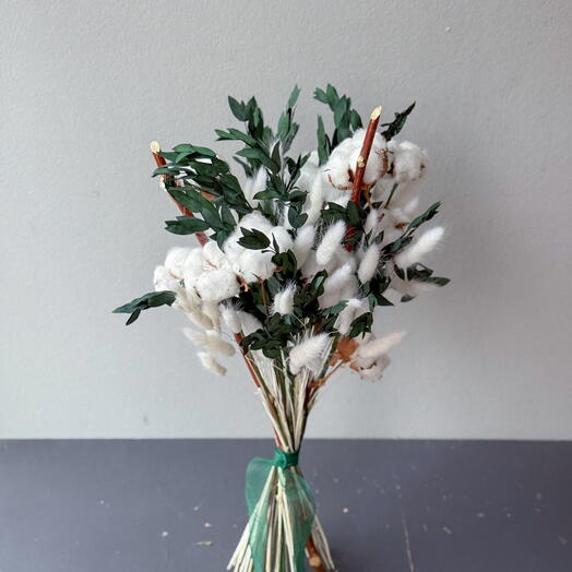 Нежный букет с эвкалиптом и хлопком