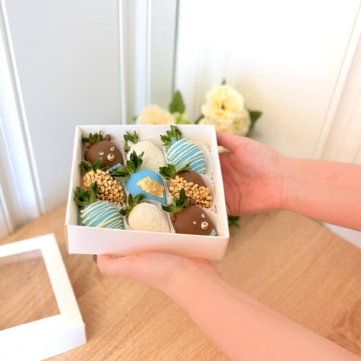 Chocolate-covered strawberries "Mishka"