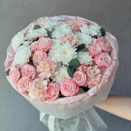 Букет для самой любимой / кустовая роза , диантус, хризантема, эвкалипт
