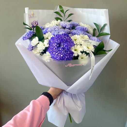 Бело-фиолетовый сборный букет из хризантем 💜