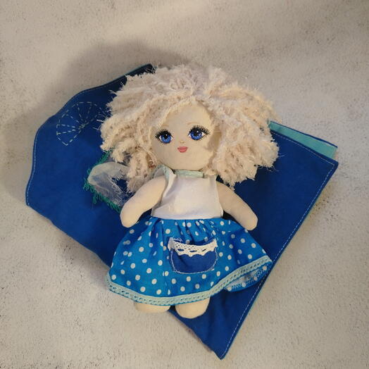 Кукла в домике