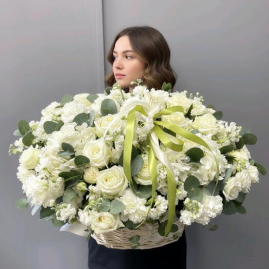 Корзина с цветами, Шикарная композиция белых цветов, 51 стебель