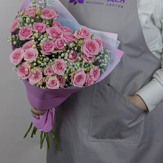 7 кустовых роз "Вега" с гипсофилой