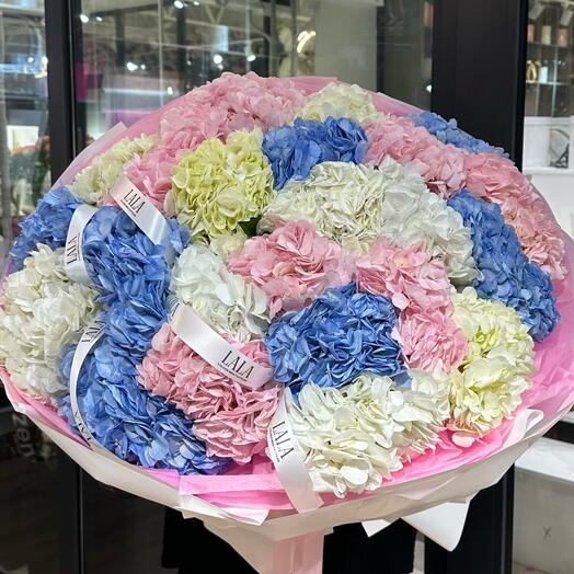 Букет с гортензиями