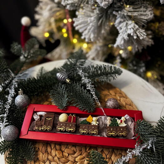 Новогодний поезд дубайский шоколад