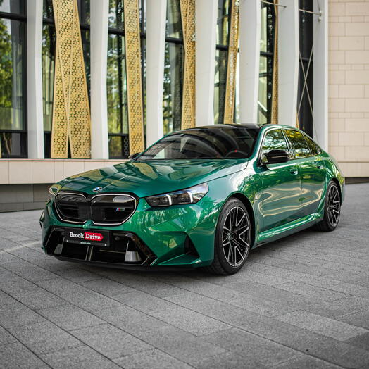 Подарочный сертификат «Аренда автомобиля BMW M5(G90)» (1 сутки, 1 человек)