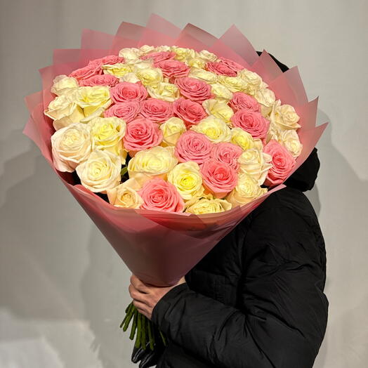 Букет микс из бело-розовых роз