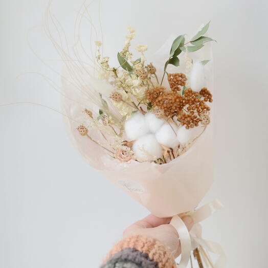 Светлый букет с хлопком