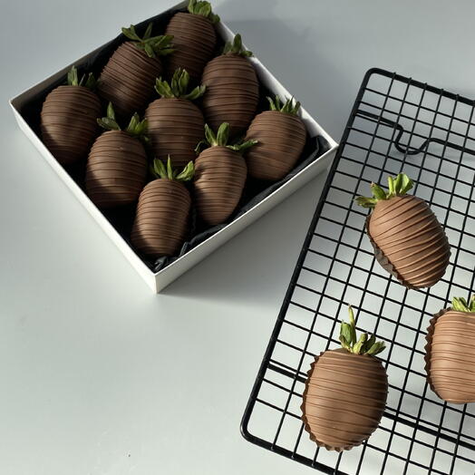 Клубника в молочном шоколаде 🍓
