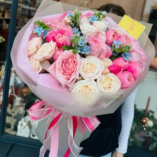 Mix di rose peoniche e oxypetalum