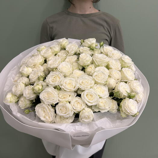 Монобукет из белых кустовых роз