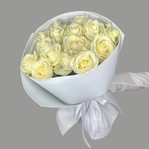 Ramo de 15 rosas blancas