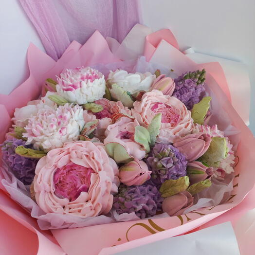 Букет из пионов, сирени, хризантем и тюльпанов D 35 см