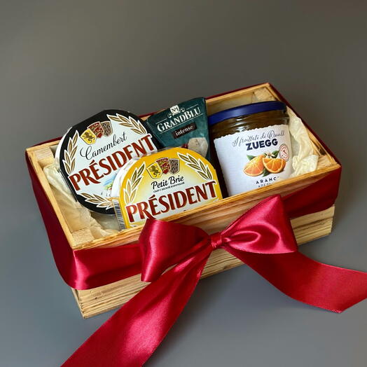 Сырный набор в ящике: подарок для родных и близких на праздник, день рождения, юбилей