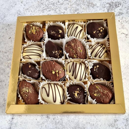 Набор сухофруктов в шоколаде с начинкой 16шт