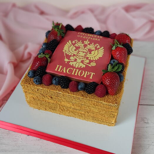 Торт "Медовик" с паспортом и ягодами 1,5 кг