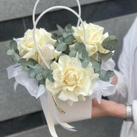 Цветы в коробке Белоснежка🌸