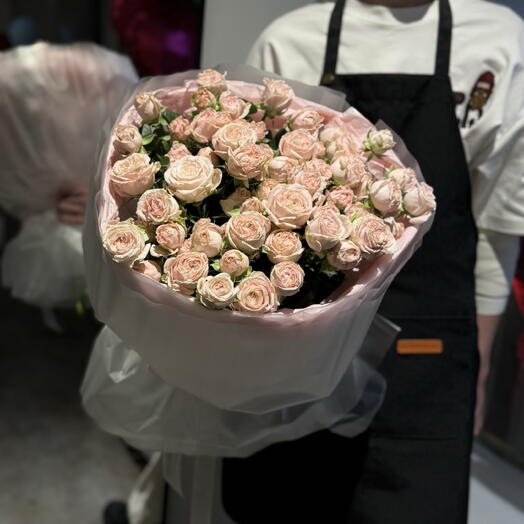 Букет из нежных кустовых роз