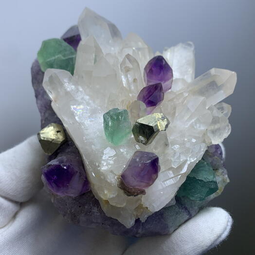 Композиция из камней и кристаллов Coolcrystals 086: аметист, пирит, флюорит, горный хрусталь