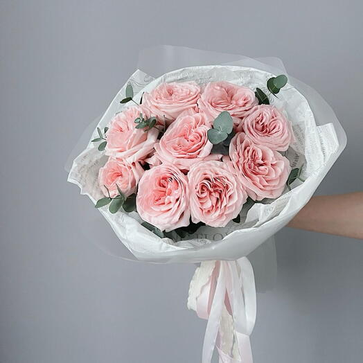 🌸 Букет из 9 роз Pink O Hara с эвкалиптом — нежный пионовидный букет