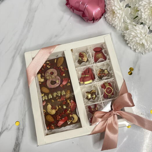Шоколад +конфеты на 8 марта  Из молочного и клубничного шоколада