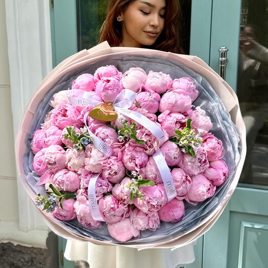 Шикарный букет из 101 пионов