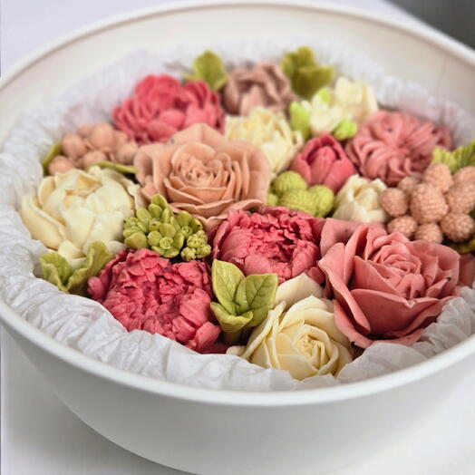 Зефирные цветы в круглой коробке 25 см