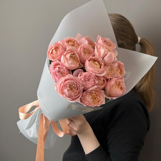 Ramo de rosas en forma de peonía