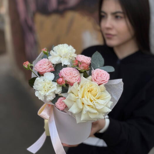 Цветы в коробке нежность
