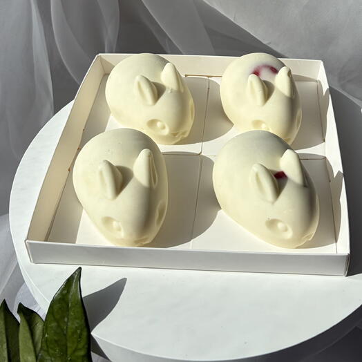 Муссовые кролики с клубникой