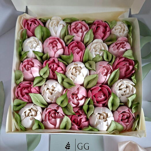 A box of 25 tulips (20 by 20 centimeters)