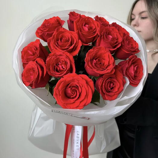 15 алых роз Nina