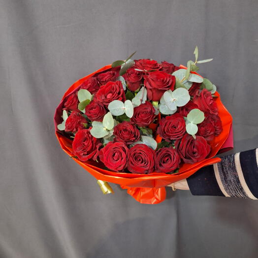 Букет из 25 красных роз с эвкалиптом️️️️🍓🍓🍓🍓🍓🍓