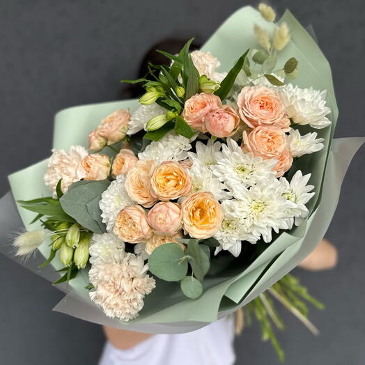 Авторский букет ( кустовая Роза , хризантема , диантусы , альстрамерия)