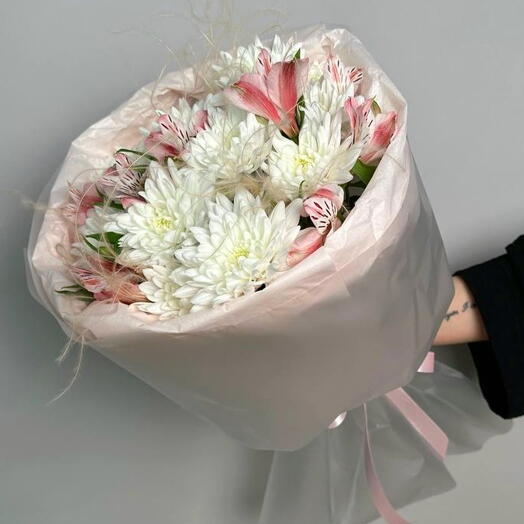 Букет-комплимент с хризантемой и альстромерией