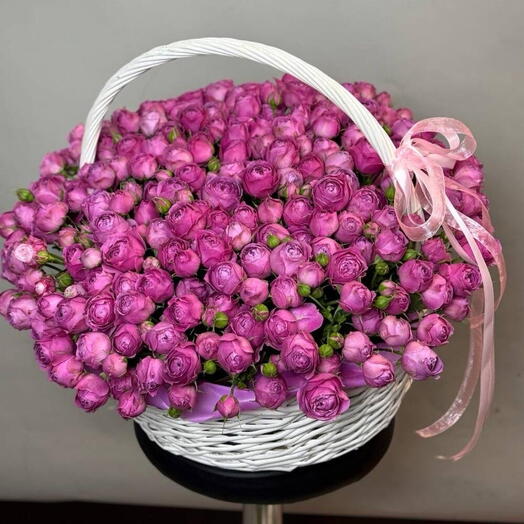 Корзина из кустовой пионовидной розы. 51 шт