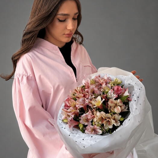 Пышная альстромерия
