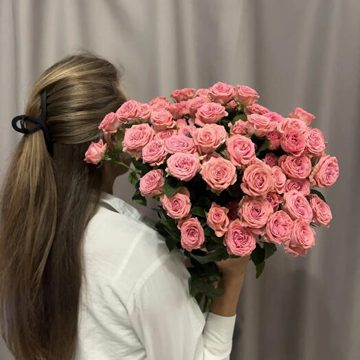 Букет из 9 розовых кустовых роз