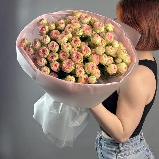 Букет из 19 кустовых роз