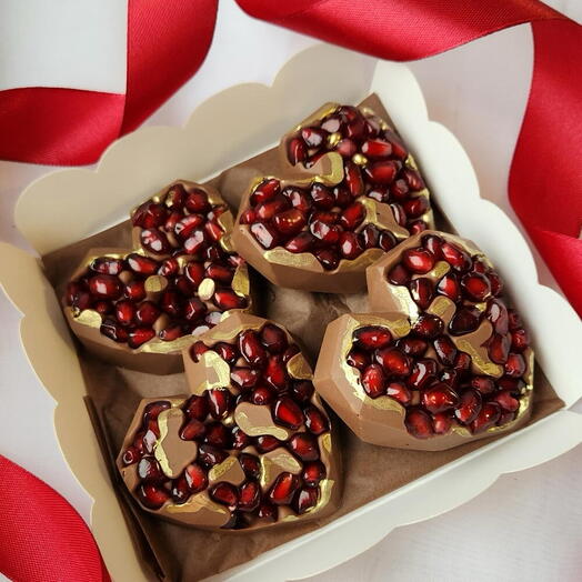 Chocolate hearts with pomegranate (4 pcs)