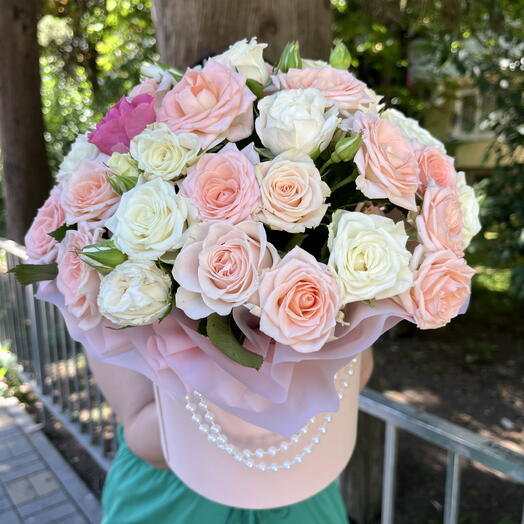Кустовые розы в коробке 😍
