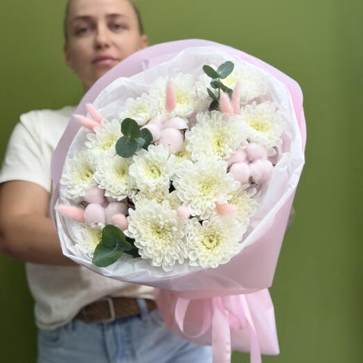Акция! Кустовая белая хризантема, хлопок , лагурус и эвкалипт "Для Самой Милой"